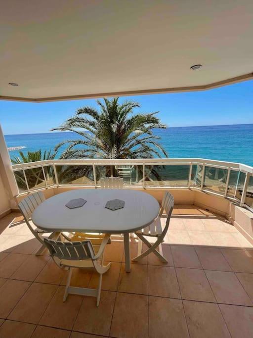 Appartement Bord De Mer Avec Garage Menton Exterior photo